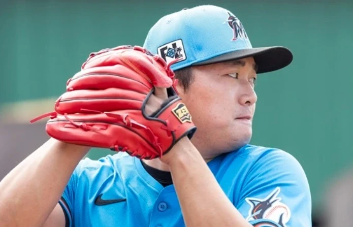 미국 메이저리그(MLB) 디트로이트 타이거스 산하 트리플A 톨리도 머드헨즈에서 빅리그 콜업을 기다리고 있는 한국인 우완 고우석(27)이 오랜만에 실점을 기록했다. 최근 이어가던 무실점 행진도 7경기 만에 막을 내렸다. 고우석은 29일 미국 오하이오주 톨리도의 피프스 서드 필드에서 열린 콜럼버스 클리퍼스(클리블랜드 가디언스 산하)와의 2026 마이너리그 트리플A 경기에 구원 등판해 2이닝 3피안타 1볼넷 4탈삼진 3실점을 기록했다. 트리플A에서의 시즌 평균자책점은 종전 1.38에서 3.77까지 상승했다.