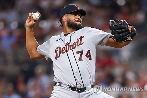 미국 메이저리그(MLB) 디트로이트 타이거스 산하 트리플A 톨리도 머드헨즈에서 빅리그 콜업을 기다리고 있는 한국인 우완 고우석(27)이 오랜만에 실점을 기록했다. 최근 이어가던 무실점 행진도 7경기 만에 막을 내렸다. 고우석은 29일 미국 오하이오주 톨리도의 피프스 서드 필드에서 열린 콜럼버스 클리퍼스(클리블랜드 가디언스 산하)와의 2026 마이너리그 트리플A 경기에 구원 등판해 2이닝 3피안타 1볼넷 4탈삼진 3실점을 기록했다. 트리플A에서의 시즌 평균자책점은 종전 1.38에서 3.77까지 상승했다.