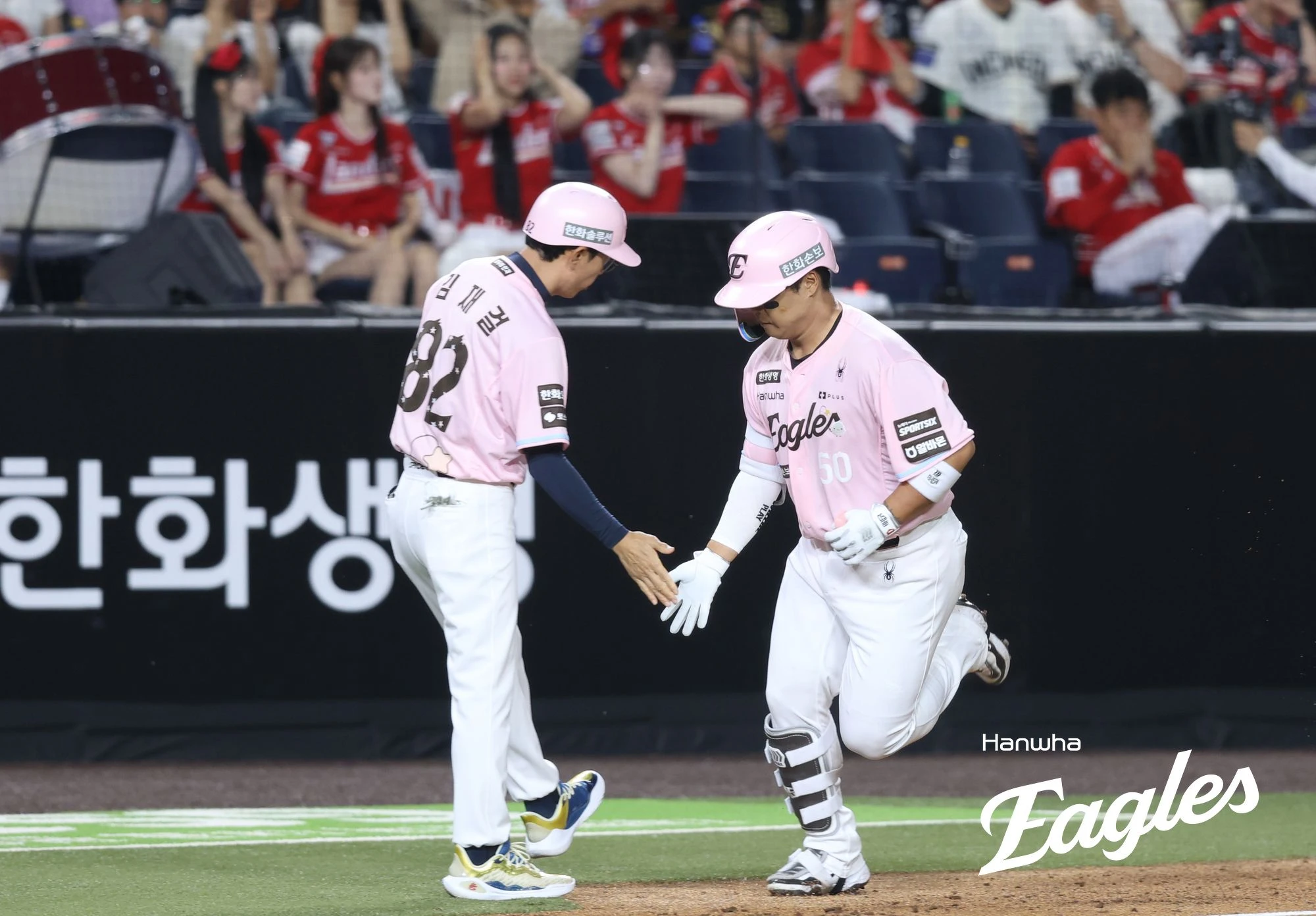29일 오후 대전 한화생명 볼파크에서 열린 '2026 신한 SOL KBO리그' SSG 랜더스와 한화 이글스의 경기, 6회말 1사 1루 한화 강백호가 투런 홈런을 날린 뒤 그라운드를 돌고 있다. 한화 이글스