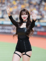 김도아, 시스루에 허벅지 초커 '핫'…치어리더계 섹시 끝판왕 