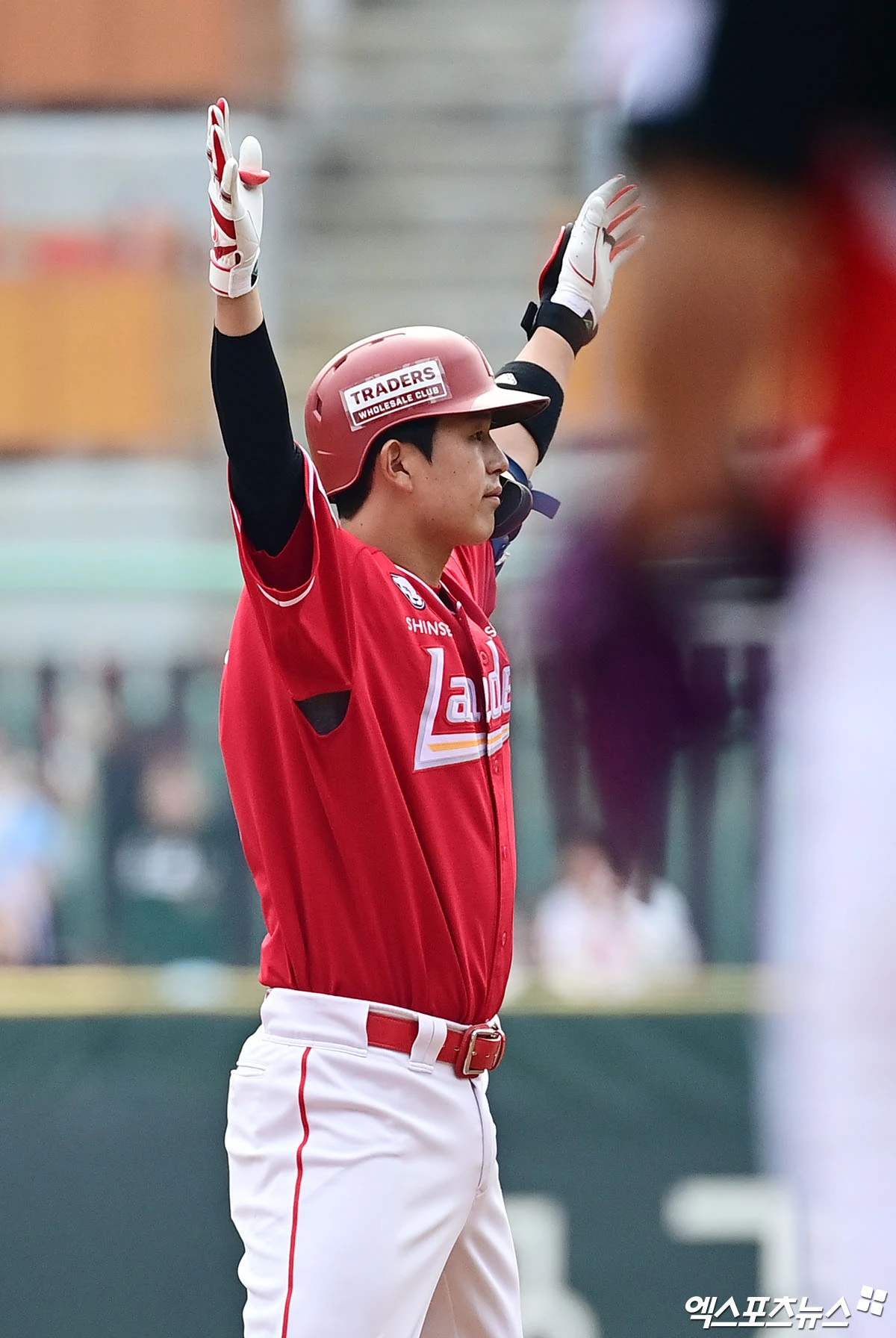 29일 오후 인천SSG랜더스필드에서 열린 '2026 신한 SOL Bank KBO리그' KIA 타이거즈와 SSG 랜더스의 경기, 2회말 1사 1,2루 SSG 조형우가 2타점 적시 2루타를 때려내고 있다. 엑스포츠뉴스 DB
