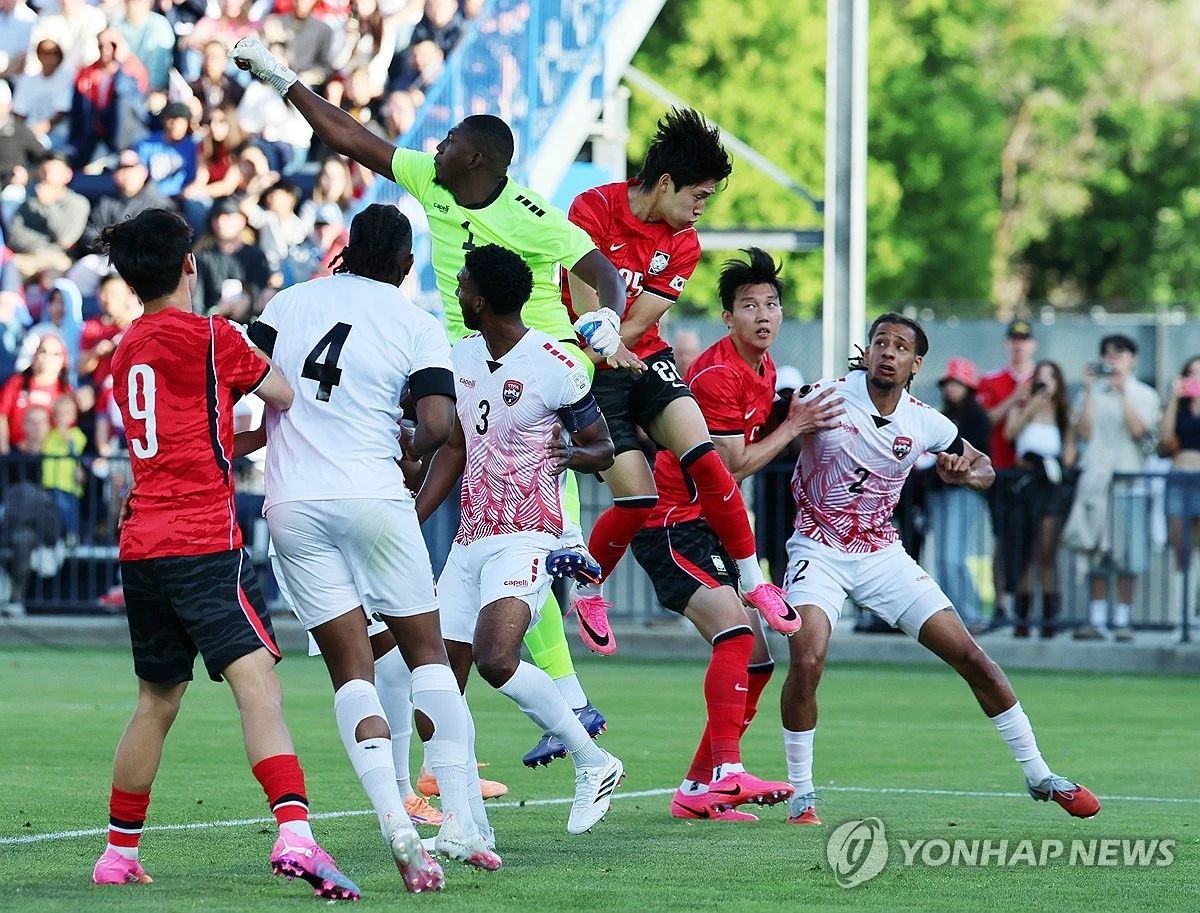 홍명보호가 2026 국제축구연맹(FIFA) 북중미 월드컵 본선을 앞두고 치러지는 두 번의 평가전 중 첫 번째 경기에서 기분 좋은 승리를 거뒀다. 대표팀의 주장 손흥민과 교체로 투입된 조규성, 황희찬 등 공격진이 골맛을 보면서 대회 직전 득점 감각을 끌어올렸다는 점이 고무적이다. 사진 연합뉴스