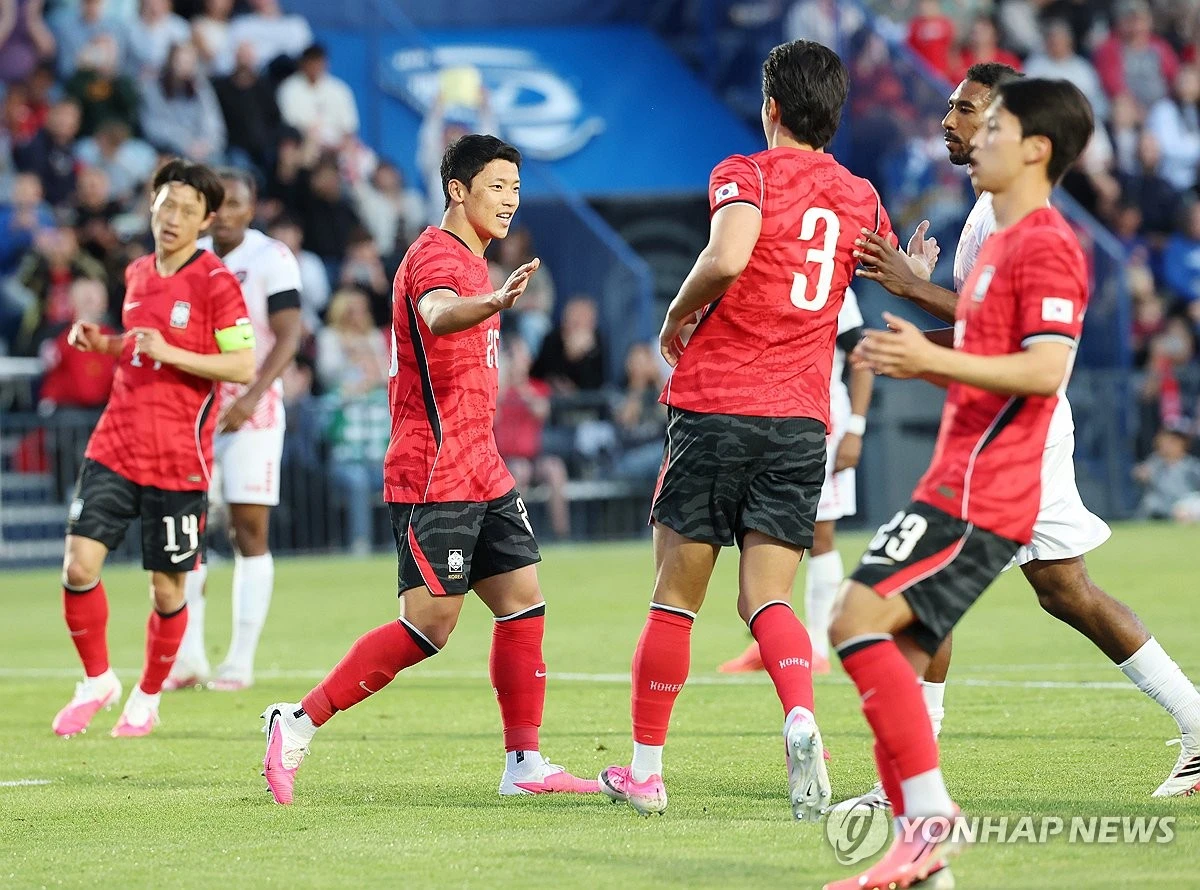 홍명보호가 2026 국제축구연맹(FIFA) 북중미 월드컵 본선을 앞두고 치러지는 두 번의 평가전 중 첫 번째 경기에서 기분 좋은 승리를 거뒀다. 대표팀의 주장 손흥민과 교체로 투입된 조규성, 황희찬 등 공격진이 골맛을 보면서 대회 직전 득점 감각을 끌어올렸다는 점이 고무적이다. 사진 연합뉴스