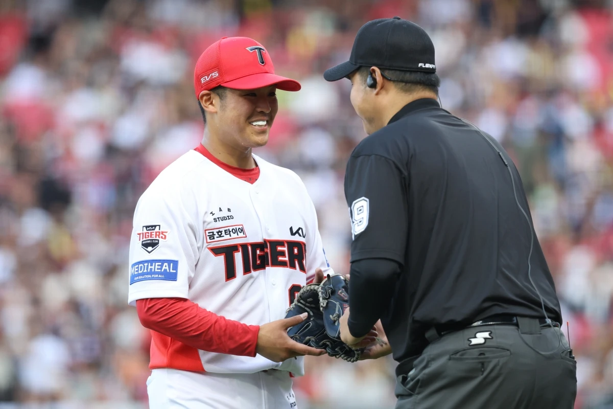 4일 오후 광주-KIA챔피언스필드에서 열린 '2026 신한 SOL KBO리그' 롯데 자이언츠와 KIA 타이거즈의 경기, KIA 선발투수 시라카와 케이쇼가 5이닝 4피안타 2사사구 4탈삼진 무실점을 기록했다. 시라카와가 KBO리그에서 5이닝 이상을 무실점으로 막아낸 건 SSG 랜더스 시절이었던 2024년 6월 1일 고척 키움 히어로즈전(5이닝 무실점), 두산 베어스에서 뛰던 2024년 8월 16일 수원 KT 위즈전(8이닝 무실점)에 이어 세 번째다. KIA 타이거즈