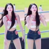이연진, 우윳빛 골반 여신…초미니 의상에 팬들 혼절