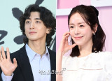 눈물이 불러온 억측 결별설…한지민♥최정훈, 여전히 연애 중 [엑's 이슈]