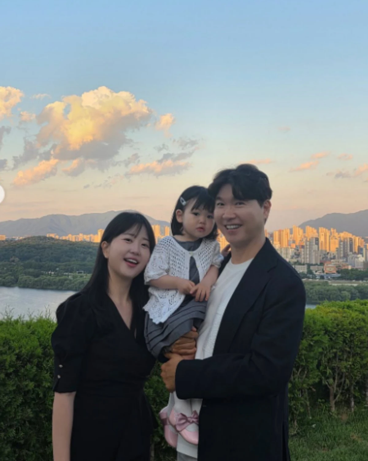 박수홍, 김다예, 재이 가족사진
