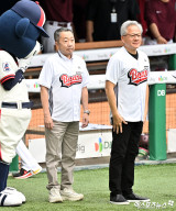 젠슨 황 엔비디아 CEO와 박정원 두산그룹 회장, 시구 및 시타 진행[포토]