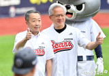 젠슨 황 엔비디아 CEO와 박정원 두산그룹 회장 ‘엄지 척’[포토]