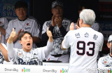 '와! 재산 217조원' 젠슨 황, 두산 홈경기 시구→치킨 113마리 대량 주문…"코리아 고맙습니다" 한국 사랑 외쳤다 