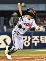신민재 ‘중전안타’[포토]