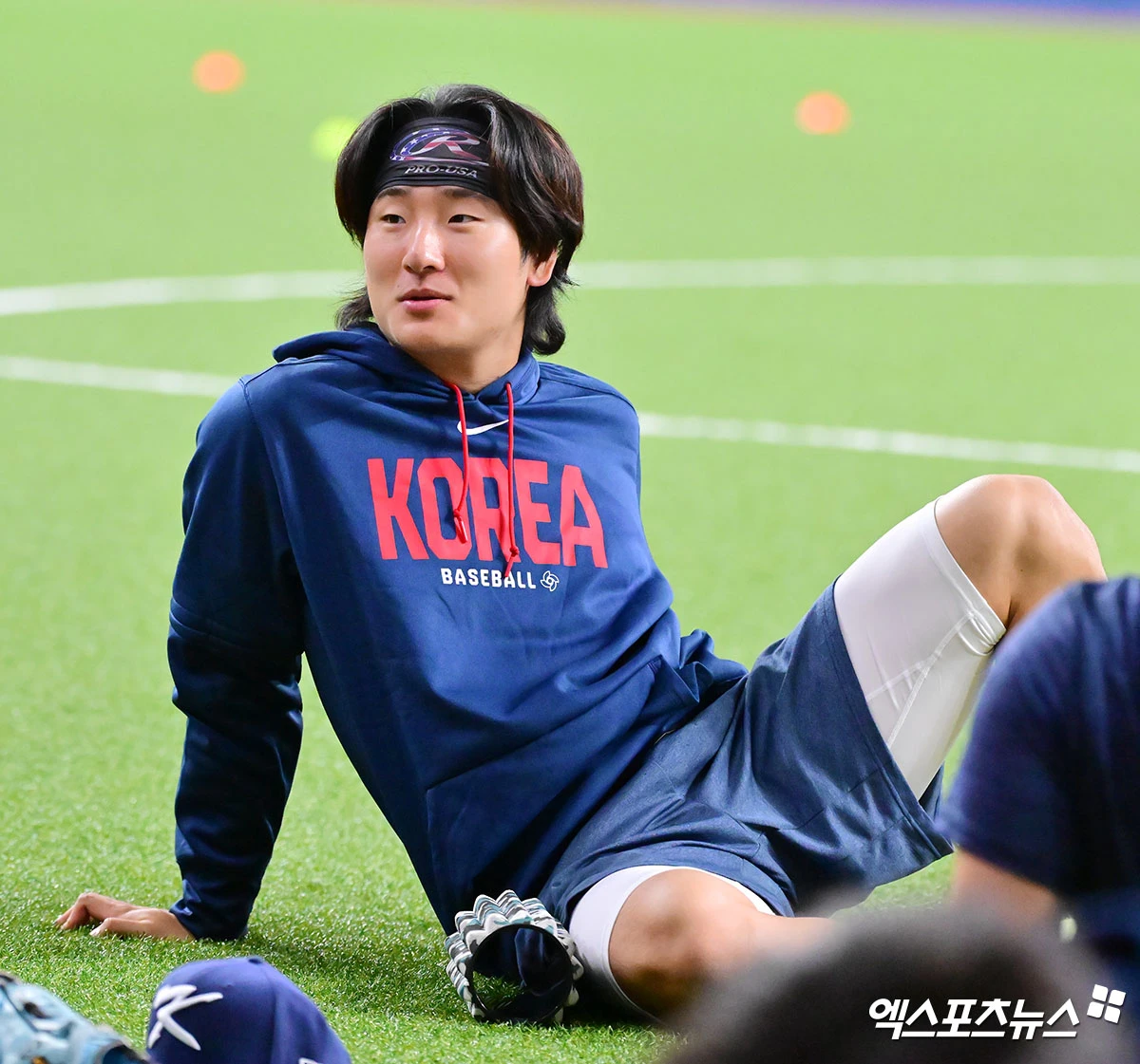 3일 오후 일본 오사카 교세라돔에서 열리는 한국과 오릭스 버팔로스의 평가전 경기, 한국 곽빈이 웜업을 하고 있다. 엑스포츠뉴스 DB