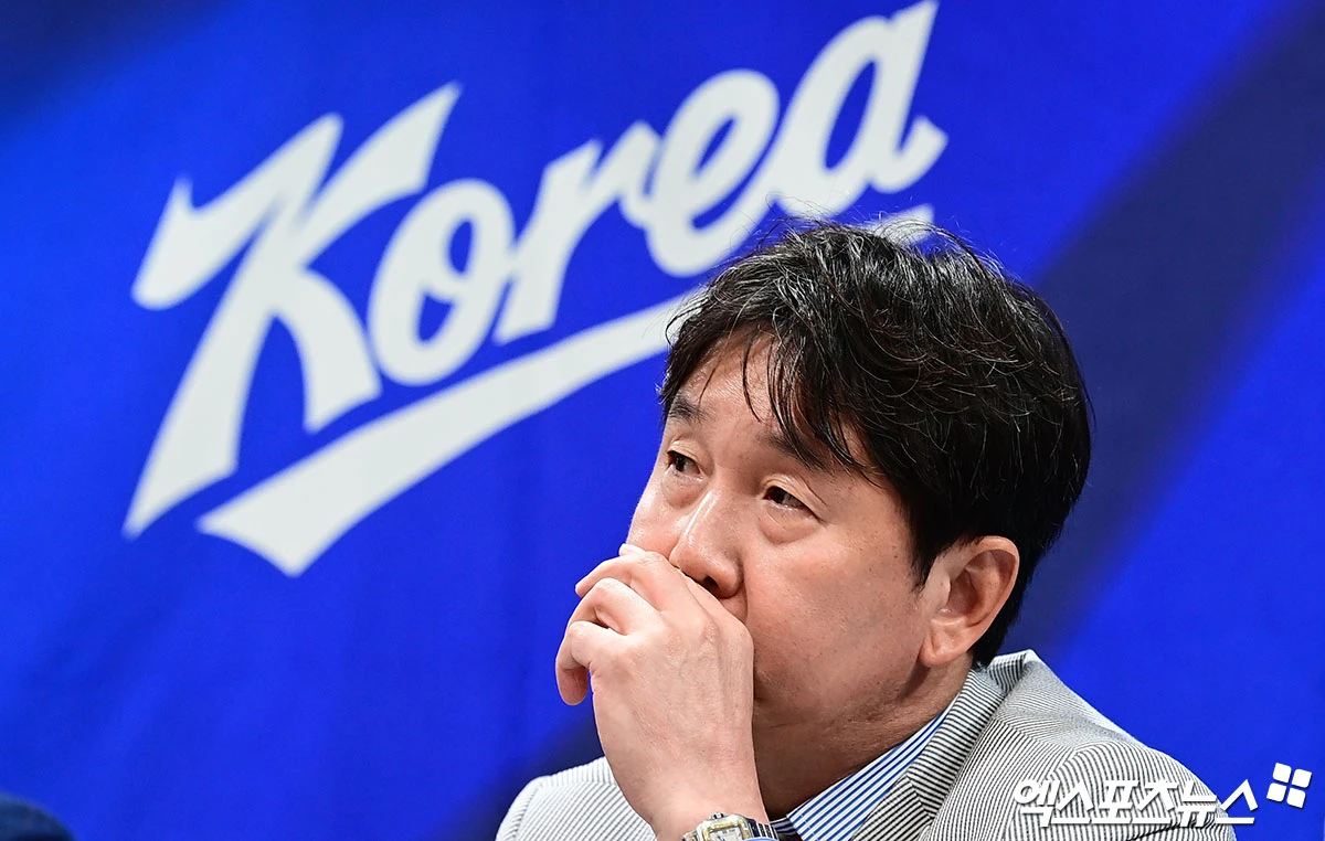 11일 오후 서울 중구 프레스센터에서 열린 2026 아시안게임 야구 국가대표팀 기자회견에 참석한 류지현 감독이 취재진의 질문을 듣고 있다. 태평로, 박지영 기자