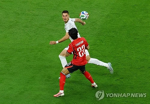 경기는 지배했지만 소득이 없었다. 한국이 체코를 상대로 주도권을 잡고도 득점을 올리지 못하며 전반전을 무득점으로 마쳤다. 이강인의 왼발이 여러차례 번뜩였으나 결정적 기회를 득점으로 연결하지 못하면서 다소 아쉬움을 남긴 채 후반전을 맞이하게 됐다. 사진 연합뉴스