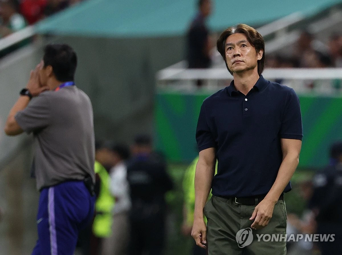 경기는 지배했지만 소득이 없었다. 한국이 체코를 상대로 주도권을 잡고도 득점을 올리지 못하며 전반전을 무득점으로 마쳤다. 이강인의 왼발이 여러차례 번뜩였으나 결정적 기회를 득점으로 연결하지 못하면서 다소 아쉬움을 남긴 채 후반전을 맞이하게 됐다. 사진 연합뉴스