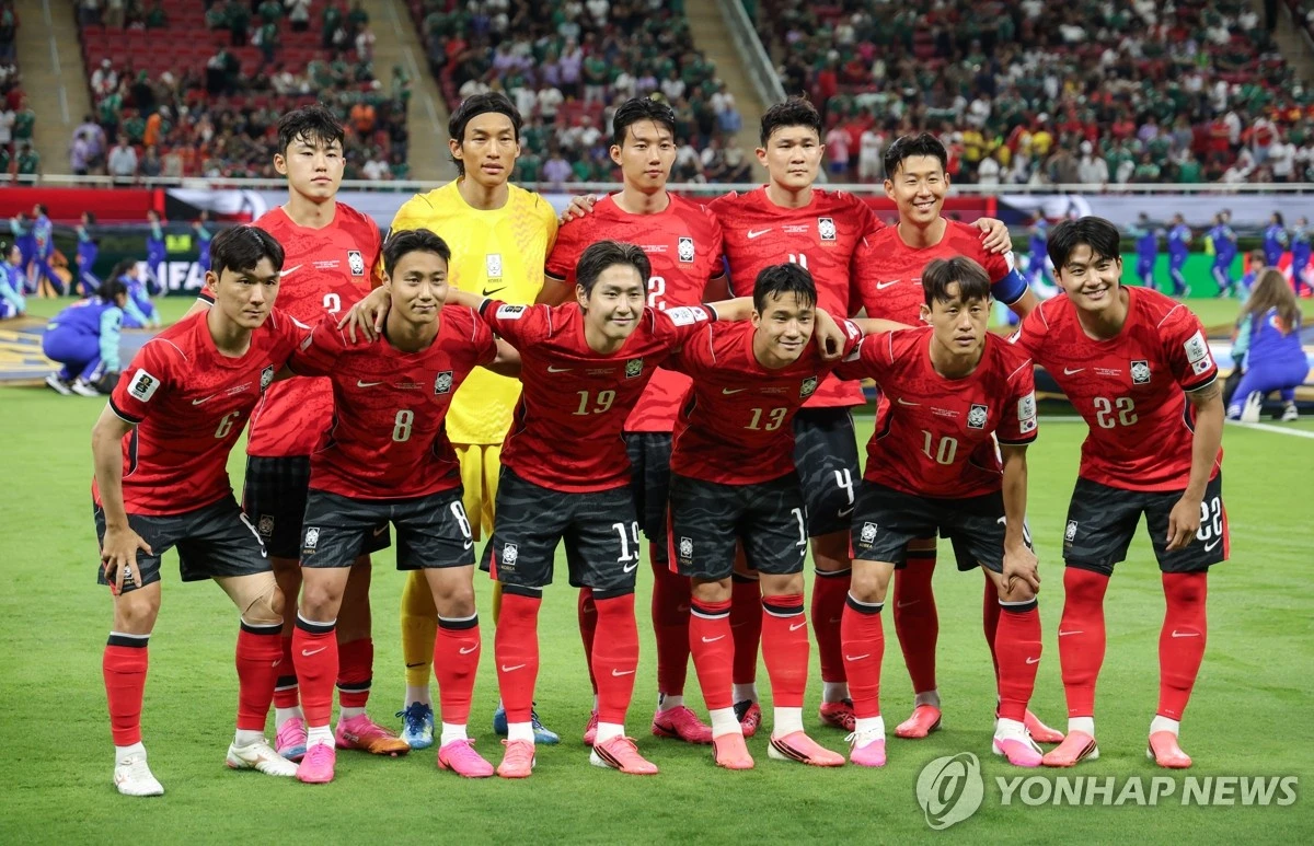 경기는 지배했지만 소득이 없었다. 한국이 체코를 상대로 주도권을 잡고도 득점을 올리지 못하며 전반전을 무득점으로 마쳤다. 이강인의 왼발이 여러차례 번뜩였으나 결정적 기회를 득점으로 연결하지 못하면서 다소 아쉬움을 남긴 채 후반전을 맞이하게 됐다. 사진 연합뉴스