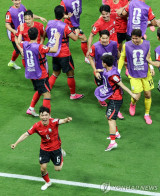 [속보] 와! 오현규 역전골 터졌다…대한민국 2-1 체코→한국 축구 첫 승 보인다 (후반 30분)