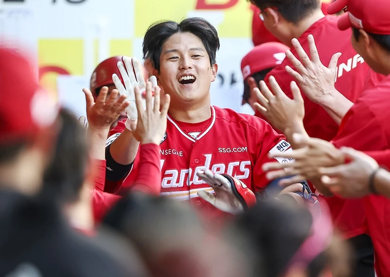 SSG 랜더스 포수 조형우가 14일 대구 삼성 라이온즈파크에서 열린 2026 신한 SOL KBO리그 삼성 라이온즈와의 팀 간 8차전에서 5회초 3점 홈런을 기록했다. 사진 SSG 랜더스
