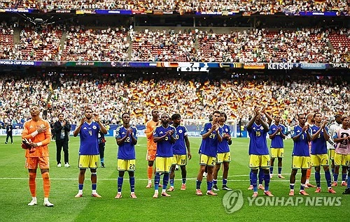 율리안 나겔스만 감독이 이끄는 독일은 14일 미국 텍사스주 휴스턴 스타디움에서 열린 2026 북중미 월드컵 조별리그 E조 첫 경기에서 퀴라소를 7-1로 대파했다. 카이 하베르츠(2골), 팰릭스 은메차, 니클라스 쉴로터베크, 자말 무시알라, 데비스 운다브, 나타니엘 브라운이 골 맛을 보면서 첫 출전팀인 인구 15만의 퀴라소의 역사적인 월드컵 데뷔전에서 쓴 맛을 안겼다. 연합뉴스