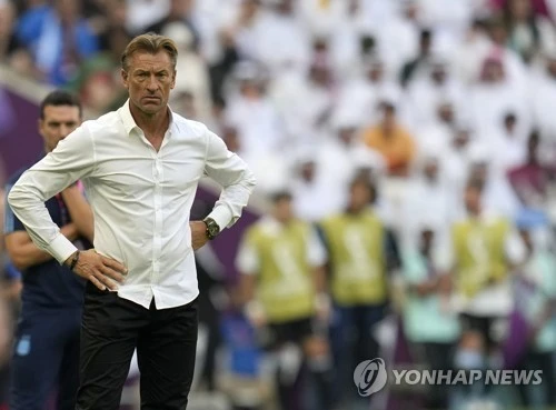 2022 카타르 월드컵에서 사우디아라비아를 이끌고 조별리그에서 아르헨티나를 꺾는 이변을 연출했던 르나르 감독이 16일(한국시간) 튀니지 국가대표팀 사령탑으로 부임했다. 오는 21일 일본과의 2026 북중미 월드컵 F조 조별리그 2차전에서 승리에 도전한다. 사진 연합뉴스