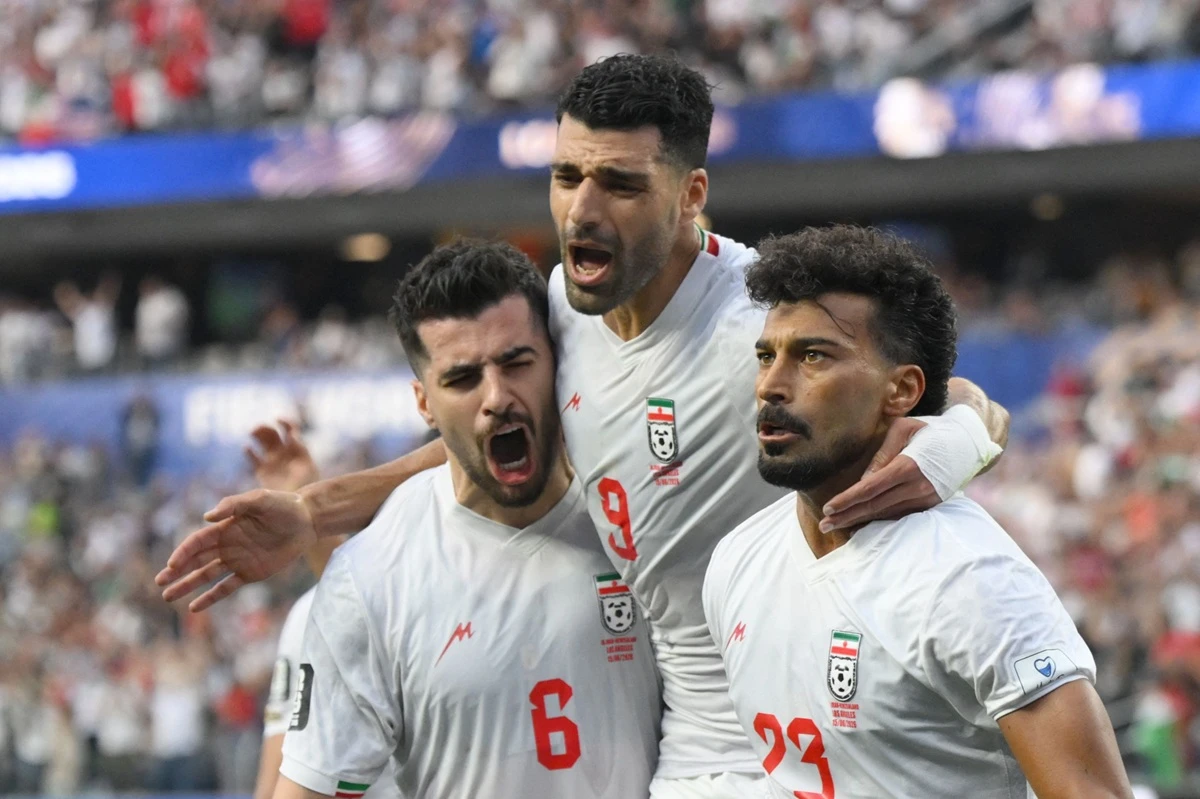 2026 북중미 국제축구연맹(FIFA) 월드컵 본선에 참가 중인 이란 대표팀이 지난 16일(한국시간) 미국 로스앤젤레스에서 열린 뉴질랜드와의 조별리그 G조 1차전 종료 후 곧바로 미국을 떠나 베이스 캠프지가 있는 멕시코로 이동했다. . 당초 이튿날까지 미국에 머무르면서 휴식을 취할 계획이었지만, 자신들의 의지와 상관 없이 미국 땅을 떠나야 했던 것으로 알려졌다. 사진 연합뉴스