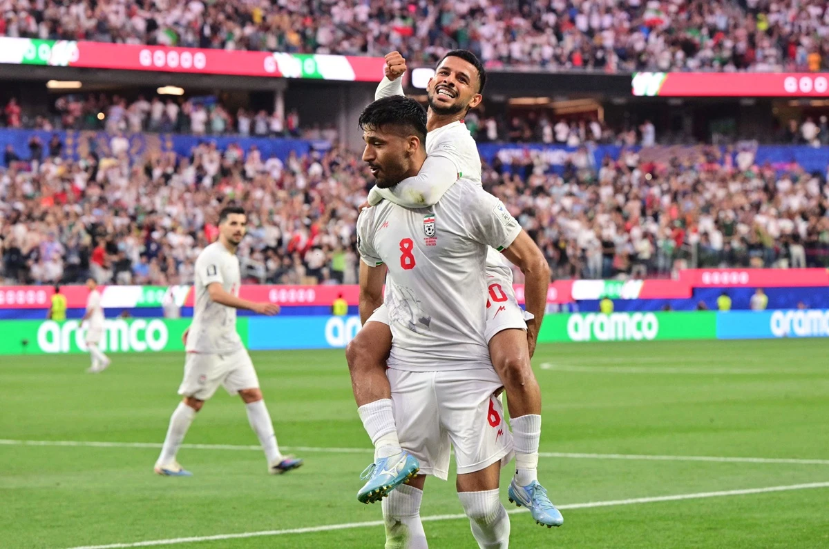 2026 북중미 국제축구연맹(FIFA) 월드컵 본선에 참가 중인 이란 대표팀이 지난 16일(한국시간) 미국 로스앤젤레스에서 열린 뉴질랜드와의 조별리그 G조 1차전 종료 후 곧바로 미국을 떠나 베이스 캠프지가 있는 멕시코로 이동했다. . 당초 이튿날까지 미국에 머무르면서 휴식을 취할 계획이었지만, 자신들의 의지와 상관 없이 미국 땅을 떠나야 했던 것으로 알려졌다. 사진 연합뉴스