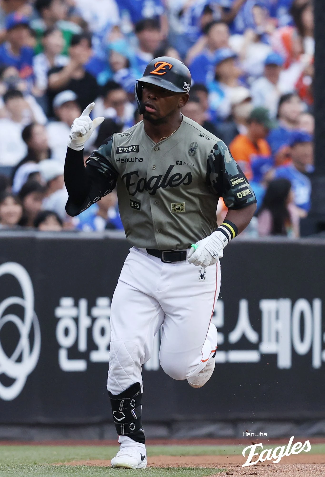 한화 이글스 외국인 타자 요나단 페라자가 20일 대전 한화생명 볼파크에서 열린 2026 신한 SOL KBO리그 삼성과의 팀 간 8차전에서 멀티 홈런을 기록, 팀 6연패 탈출을 이끌었다. 사진 한화 이글스