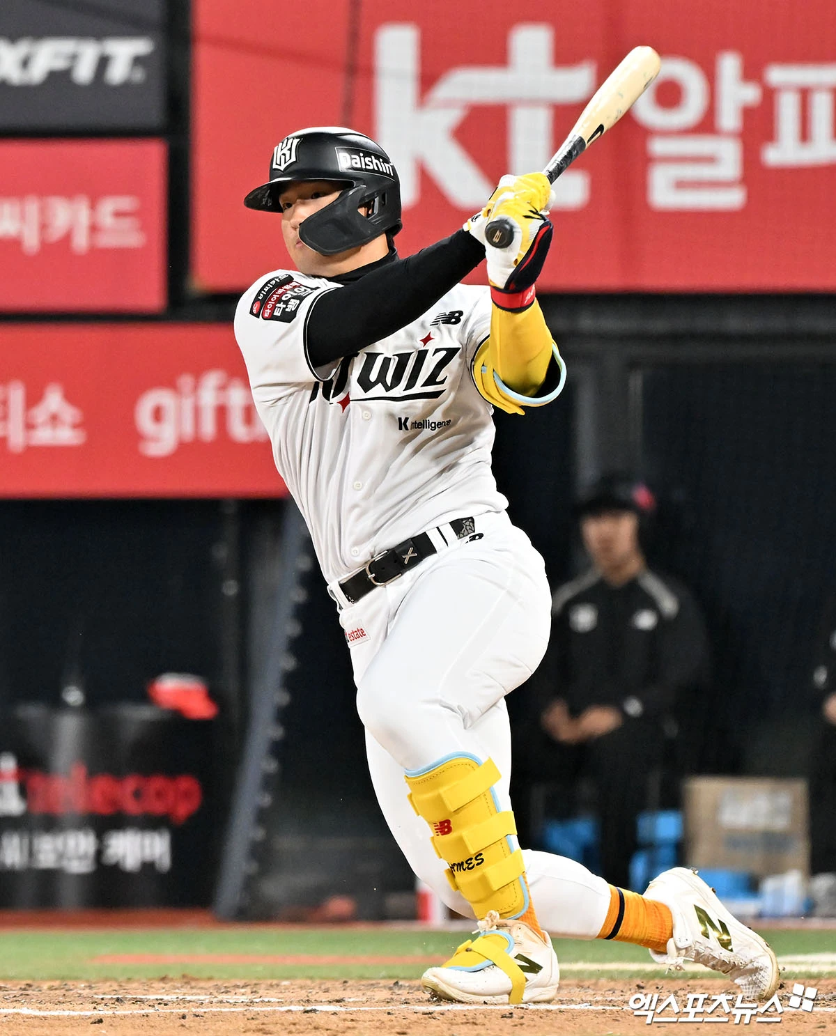 3일 오후 수원KT위즈파크에서 열린 '2026 신한 SOL Bank KBO리그' 삼성 라이온즈와 KT 위즈의 경기, 8회말 2사 KT 안현민이 좌전안타를 날리고 있다. 엑스포츠뉴스 DB