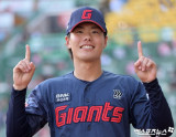 '첫 투구서 최고 149km' 롯데 새 亞쿼터 한국서 첫 불펜 피칭 진행...행정 절차 빠른 시일 내 완료, 다음 주중 등판 목표 [고척 현장] 