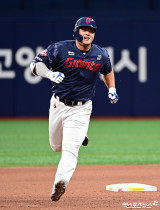 김동현 '스리런 작렬'[포토]