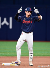윤동희 '다시 한번 찬스'[포토]