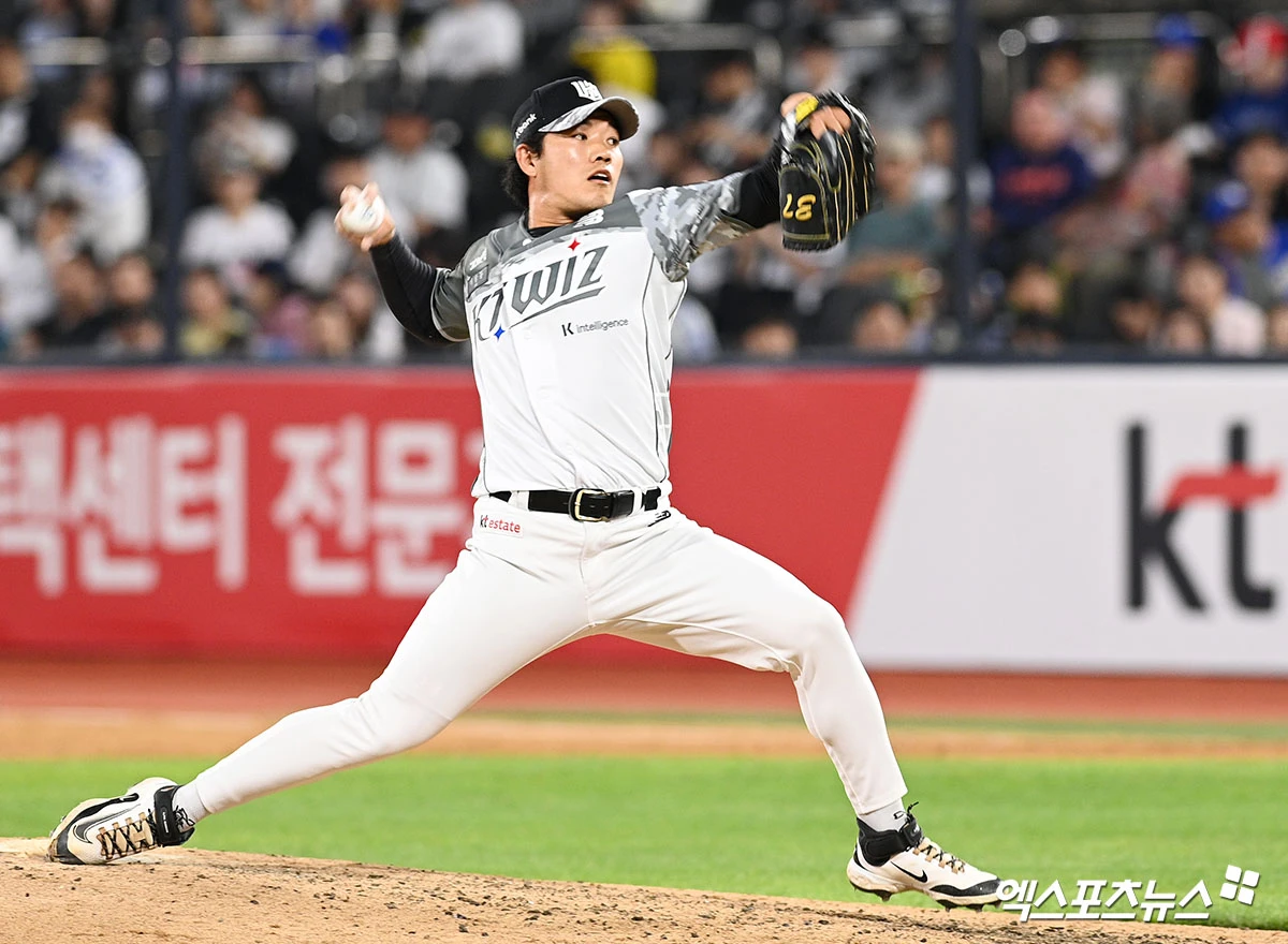11일 오후 수원KT위즈파크에서 열린 '2026 신한 SOL Bank KBO리그' 삼성 라이온즈와 KT 위즈의 경기, 7회초 KT 이상동이 공을 힘차게 던지고 있다. 엑스포츠뉴스 DB