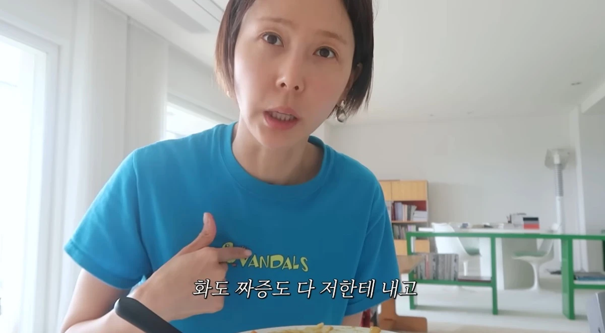 유튜브 채널 '김나영의 노필터티비'