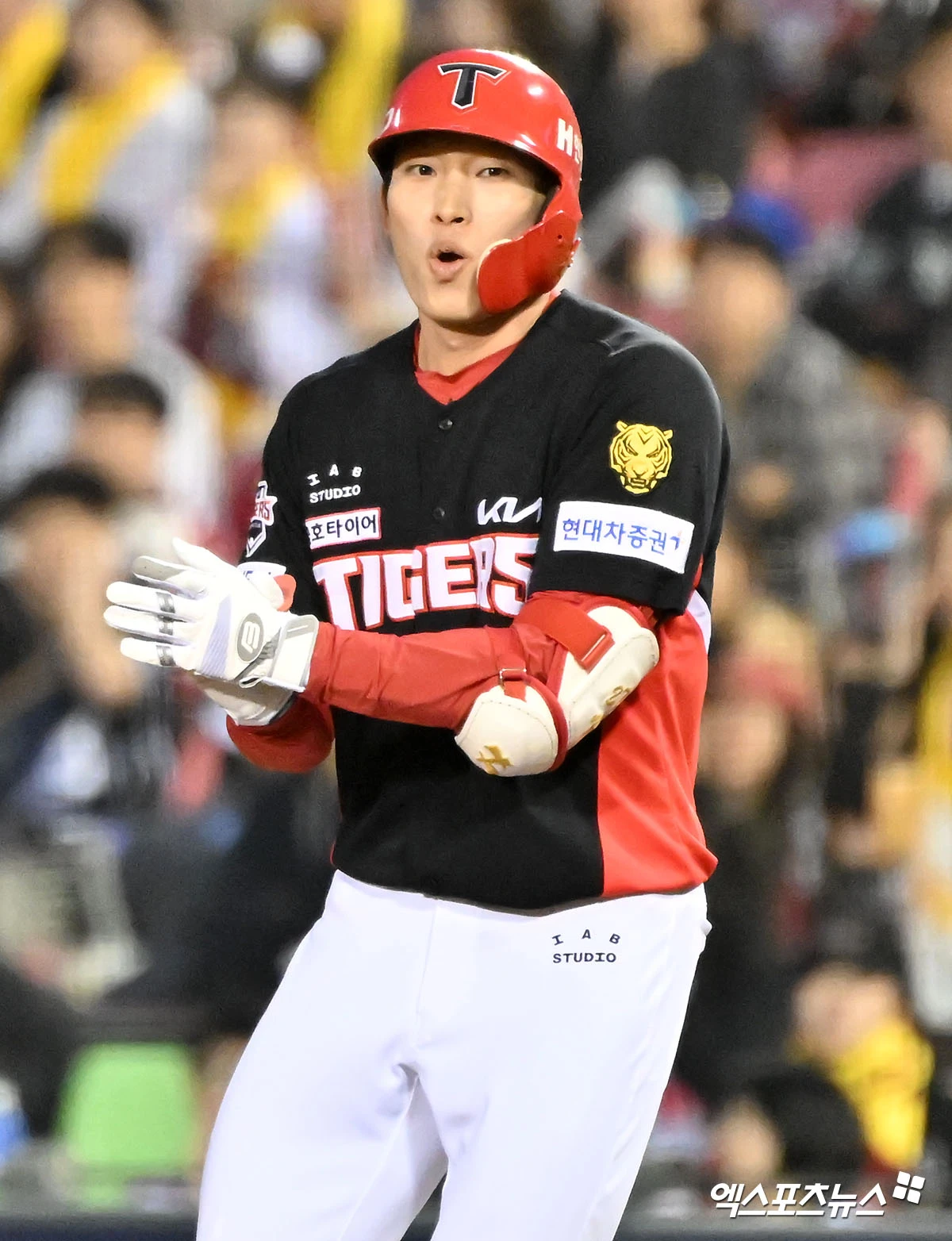 31일 오후 서울 송파구 잠실야구장에서 열린 '2026 신한 SOL Bank KBO리그' KIA 타이거즈와 LG 트윈스의 경기, 2회초 2사 1,3루 KIA 김호령이 1타점 적시타를 날리고 있다. 엑스포츠뉴스 DB