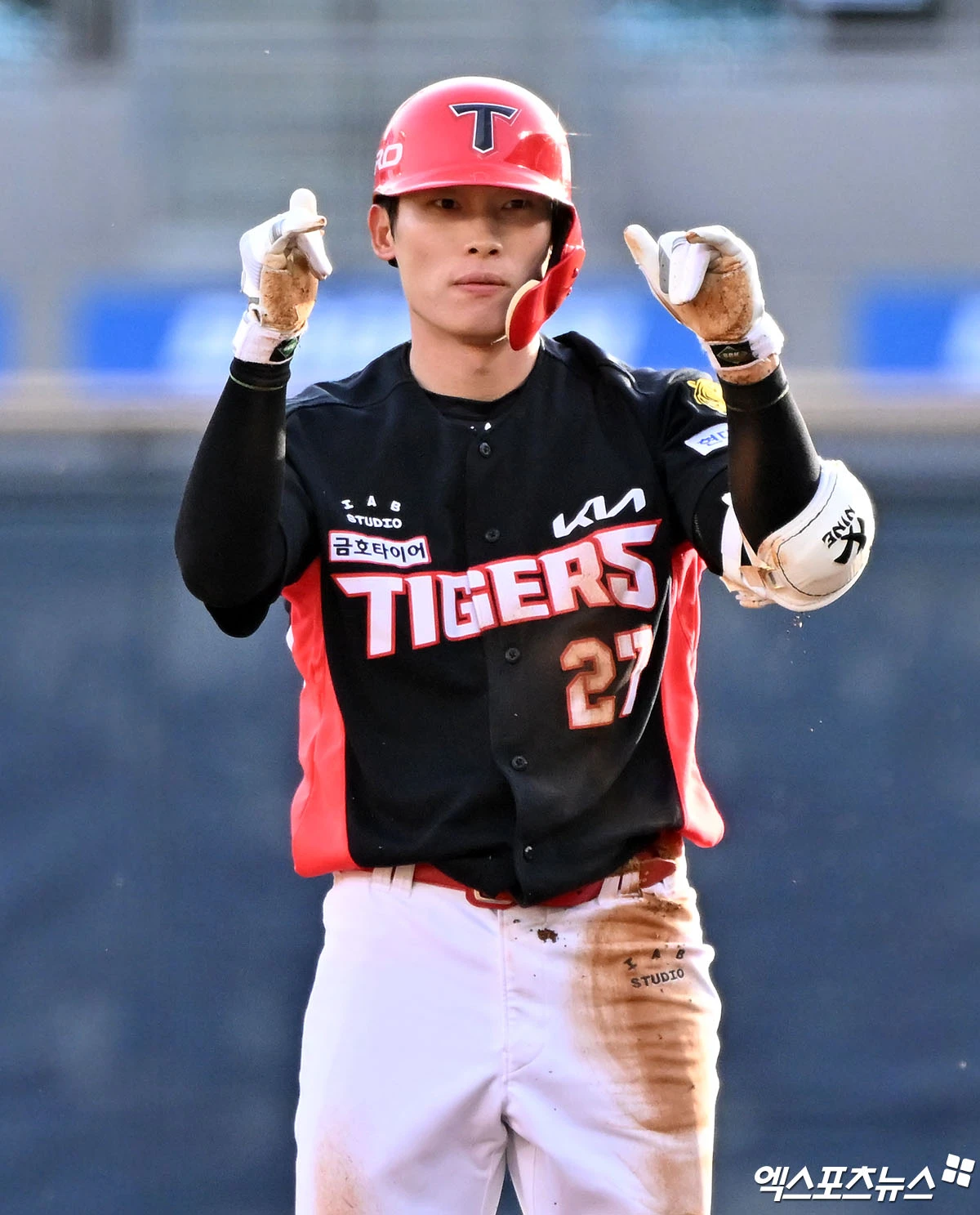 18일 오후 서울 송파구 잠실야구장에서 열린 '2026 신한 SOL Bank KBO리그' KIA 타이거즈와 두산 베어스의 경기, 4회초 1사 KIA 김호령이 2루타를 날리고 있다. 엑스포츠뉴스 DB