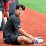 김도영 ‘가볍게 몸을 풀고’[포토]