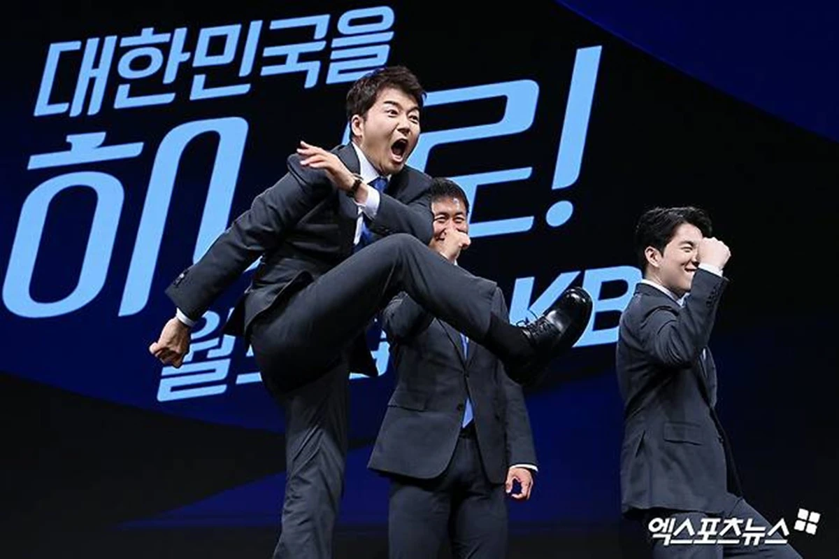방송인 전현무