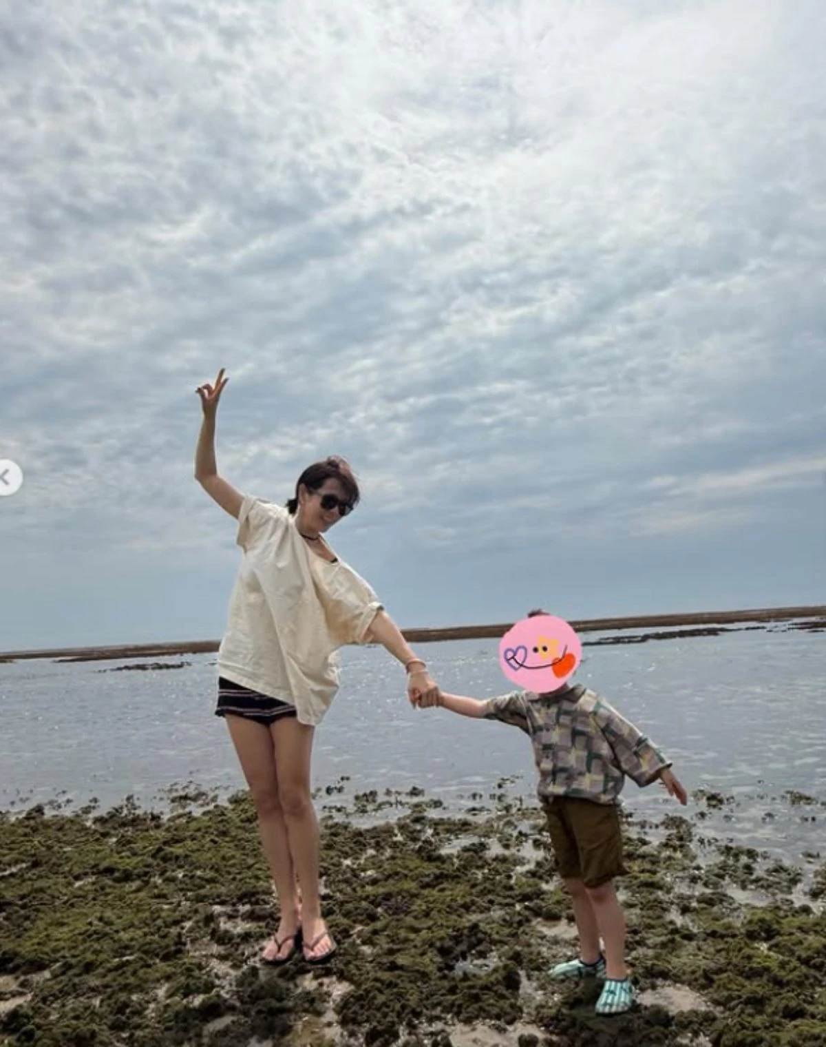 배우 손예진, 아들과 투샷