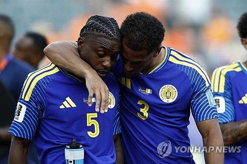 ​에콰도르는 26일 미국 뉴욕의 뉴저지 스타디움에서 열린 2026 북중미 월드컵 조별리그 E조 최종 3차전에서 후반 32분 터진 곤살로 플라타의 역전 결승포에 힘입어 독일에 2-1 뒤집기 승리를 거뒀다. E조에선 독일과 코트디부아르가 나란히 승점 6을 기록한 가운데 독일이 승자승 원칙에 따라 E조 1위를 차지했다. 에콰도르는 1승1무1패(승점 4)가 되면서 각 조 12개팀 중 상위 8위 안에 들어야 차지할 수 있는 32강행 와일드카드를 확보하는데 성공했다. 연합뉴스