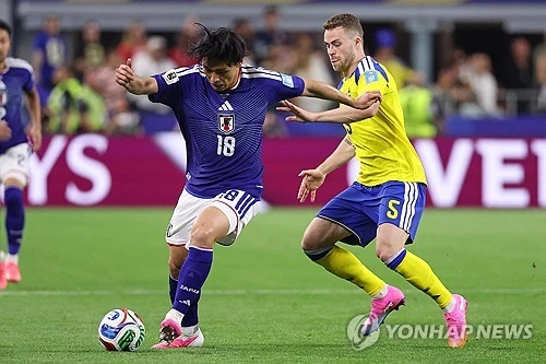 일본은 끝까지 한국을 도와주지 않았다. 일본이 스웨덴과의 조별리그 최종전(3차전)에서 두 골 차 이상의 승리를 거둬야 한국의 32강 진출 가능성이 높아질 수 있었지만, 두 팀의 경기가 무승부로 끝나면서 스웨덴의 32강행이 확정됐다. 같은 시간 열린 네덜란드와 튀니지의 경기는 네덜란드의 3-1 승리로 마무리됐다. F조 1위 네덜란드는 32강에서 모로코를, 2위 일본은 브라질을 만나게 됐다. 사진 연합뉴스