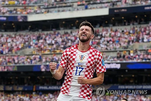  '축구 도사' 루카 모드리치가 1도움을 올리며 홍명보호의 32강 진출 가능성 하나를 저지했다. 크로아티아는 28일(한국시간) 미국 필라델피아의 필라델피아 스타디움에서 열린 2026 국제축구연맹(FIFA) 북중미 월드컵 L조 3차전 가나와의 경기에서 2-1로 승리했다. 한국은 A조에서 1승2패, 승점 3, 골득실 -1을 기록해 3위에 그쳤다. 각 조 3위 12개 팀 중 상위 8개 팀에게 주어지는 32강 티켓 경쟁에서 한국은 마지노선인 8위에 딱 걸쳐 있다. 연합뉴스