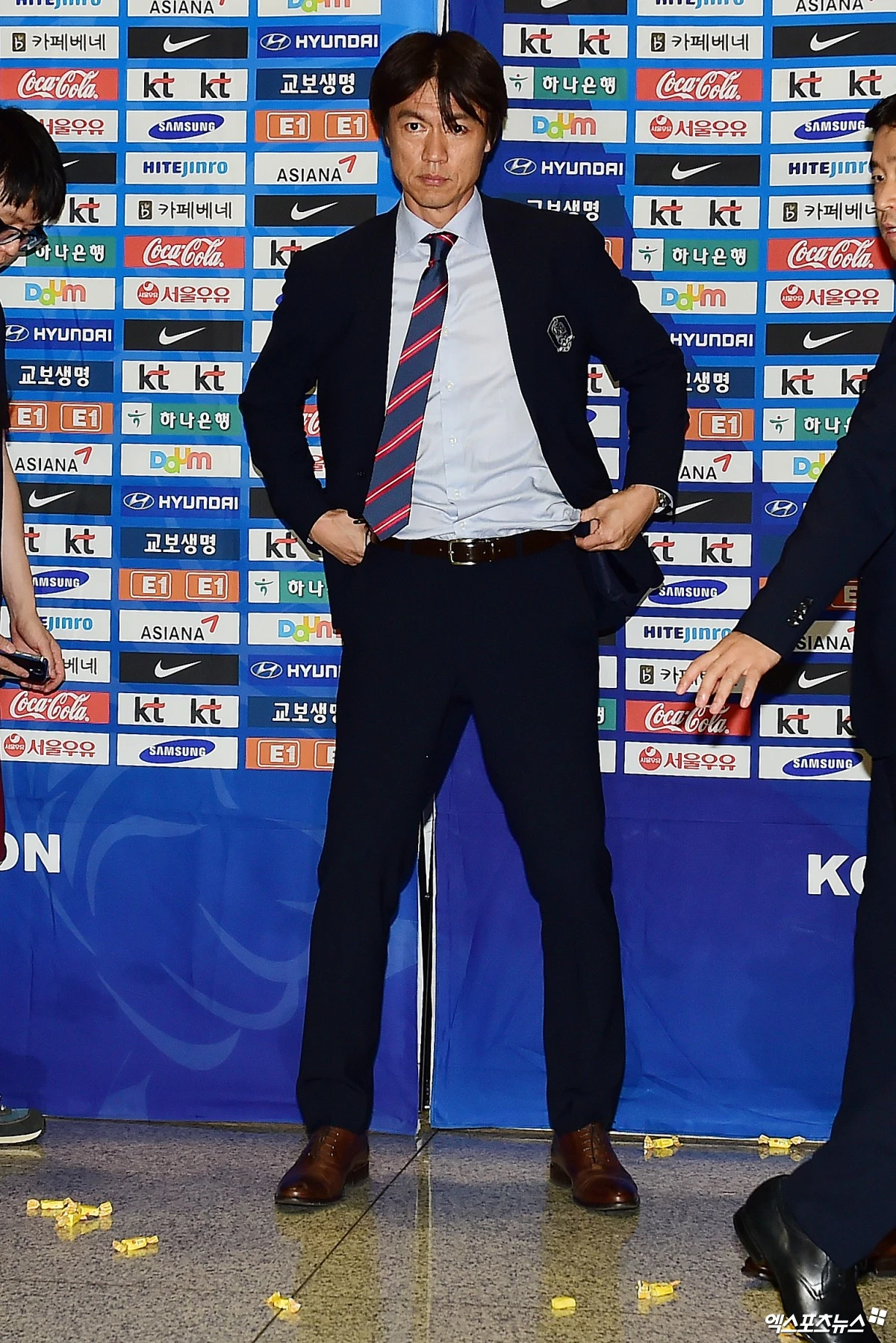 대한축구협회가 28일 홍명보 감독이 이끄는 대한민국 축구 대표팀이 30일 오전 인천국제공항을 통해 귀국한다고 밝혔다.  홍 감독과 함께 조현우(울산), 김민재(뮌헨), 황인범(페예노르트), 황희찬(울버햄프턴), 백승호(버밍엄시티), 김문환(대전), 이강인(파리 생제르맹), 설영우(즈베즈다) 등 선수 8명이 28일 멕시코 과달라하라를 떠나 미국을 경유해 인천국제공항으로 귀국한다.  축구협회는 특히 별도 귀국 행사는 없다며 나머지 선수들은 몇 명씩 그룹 지어서 한국에 7월 1일까지는 모두 귀국하는 것으로 준비하고 있다고 했다. 엑스포츠뉴스DB