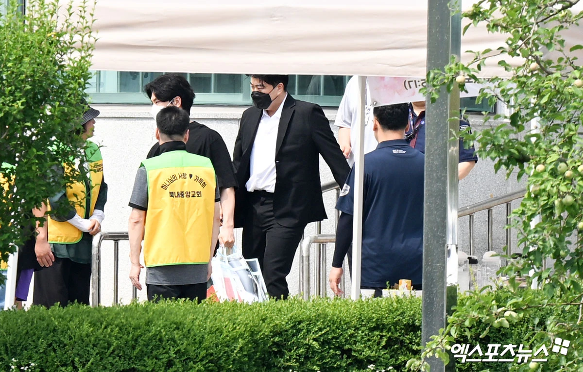 가석방 출소하는 김호중