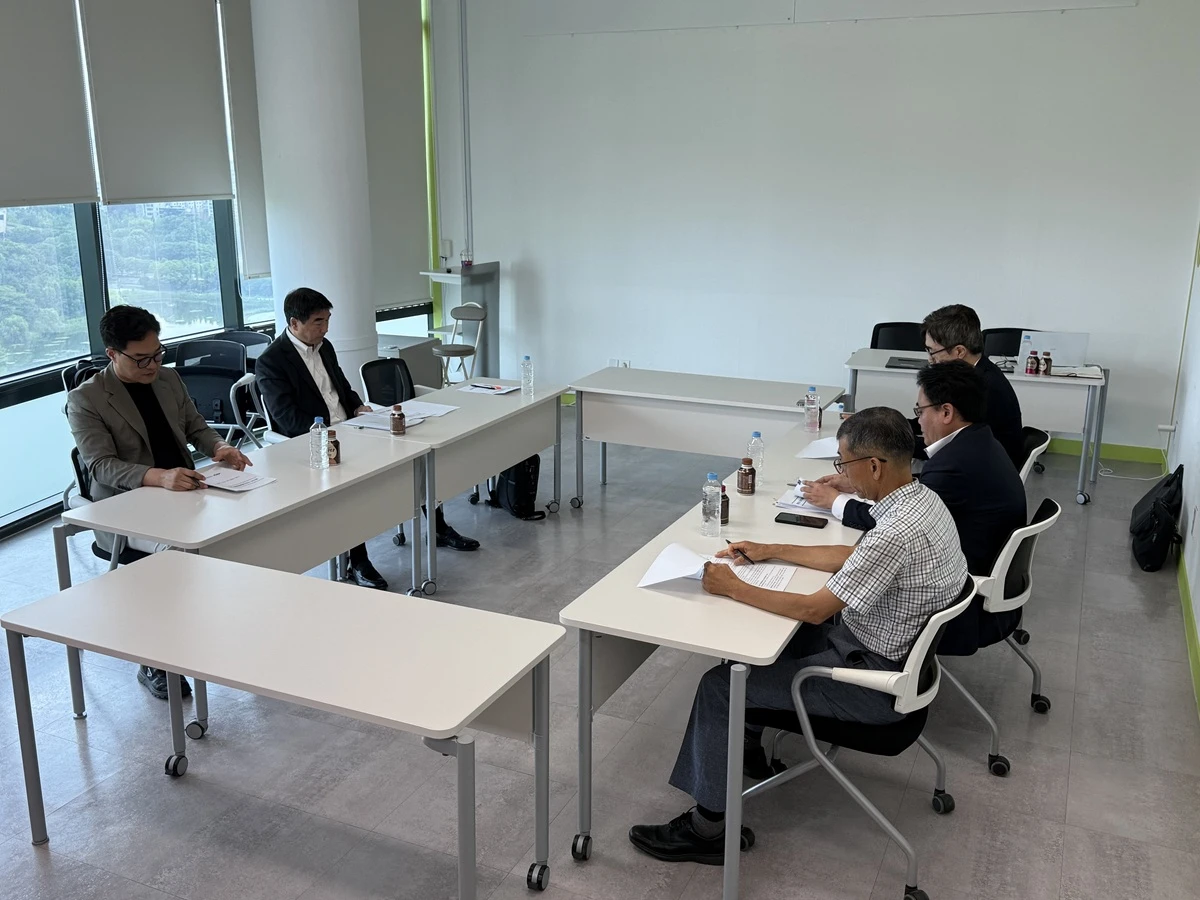 1일 서울 송파구 방이동 올림픽파크텔에서 열린 대한야구소프트볼협회 스포츠공정위원회에서 공정위원들이 배재고 야구부에 대한 징계 여부를 심의하고 있다. 연합뉴스