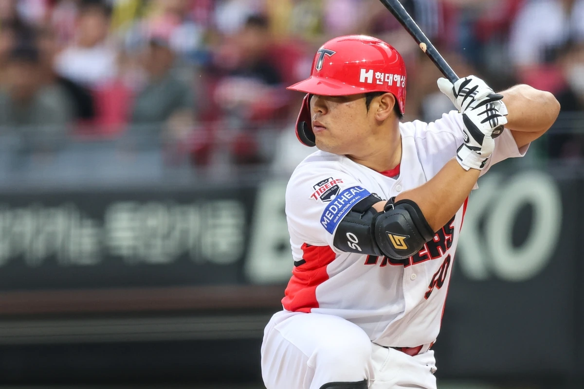 2일 오후 광주-KIA챔피언스필드에서 열린 '2026 신한 SOL KBO리그' SSG 랜더스와 KIA 타이거즈의 경기, KIA가 8:7로 승리했다. 두 팀이 7-7로 맞선 9회말 2사 2루 KIA 박상준의 타격 때 SSG 유격수 박성한이 포구 실책을 범했다. 그 사이 2루주자 한준수가 득점하며 경기를 끝냈다. KIA 타이거즈