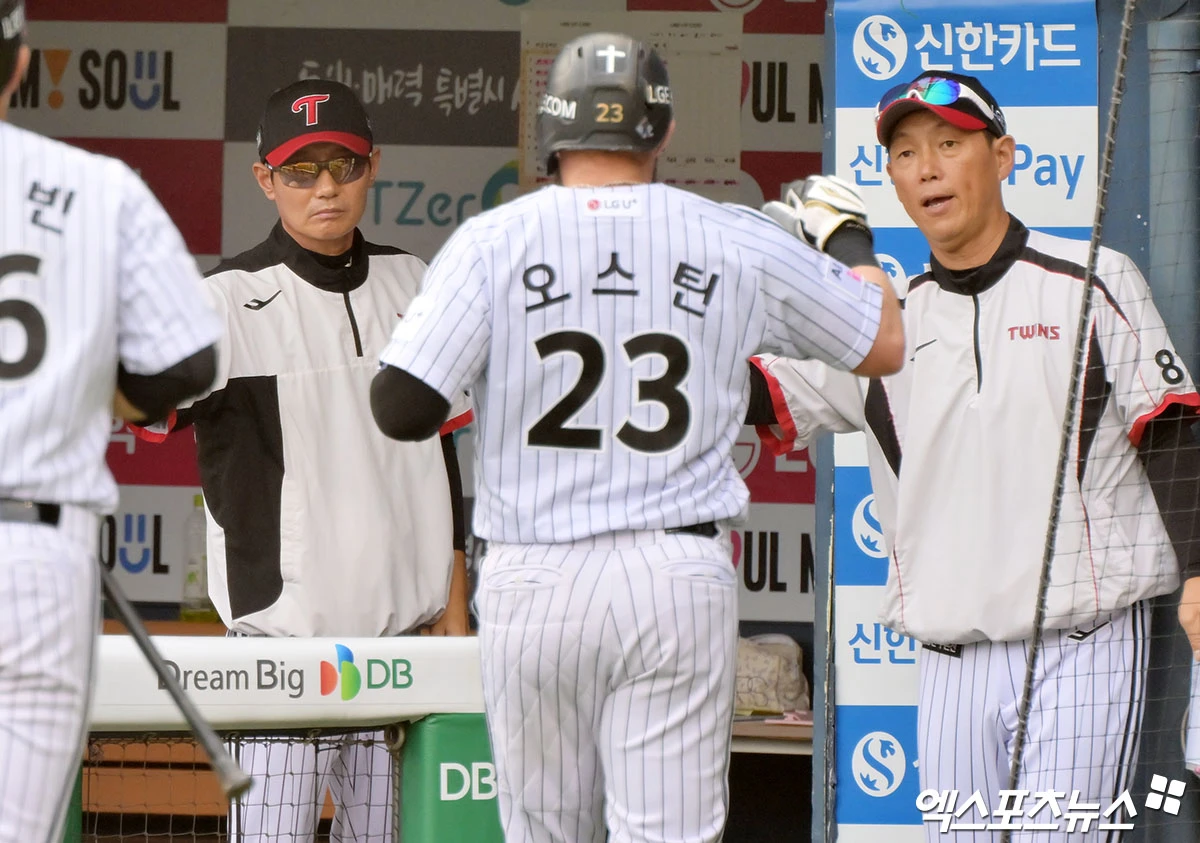 염경엽 감독이 이끄는 LG 트윈스가 4일 서울 잠실야구장에서 열린 2026 신한 SOL KBO리그 한화 이글스와의 팀 간 8차전에서 이겼다. 사진 김한준 기자