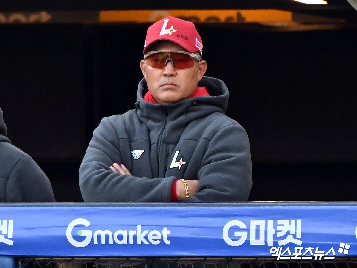 7일 오후 인천SSG랜더스필드에서 열린 '2026 신한 SOL Bank KBO리그' 한화 이글스와 SSG 랜더스의 경기, SSG 이숭용 감독이 경기를 지켜보고 있다. 엑스포츠뉴스 DB
