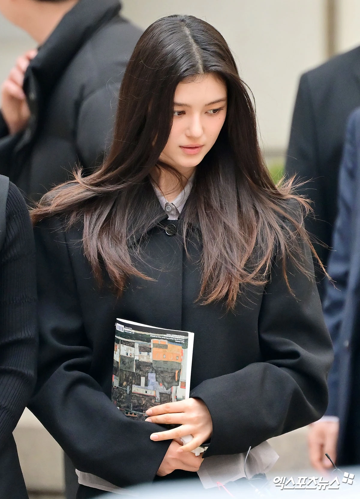 다니엘.