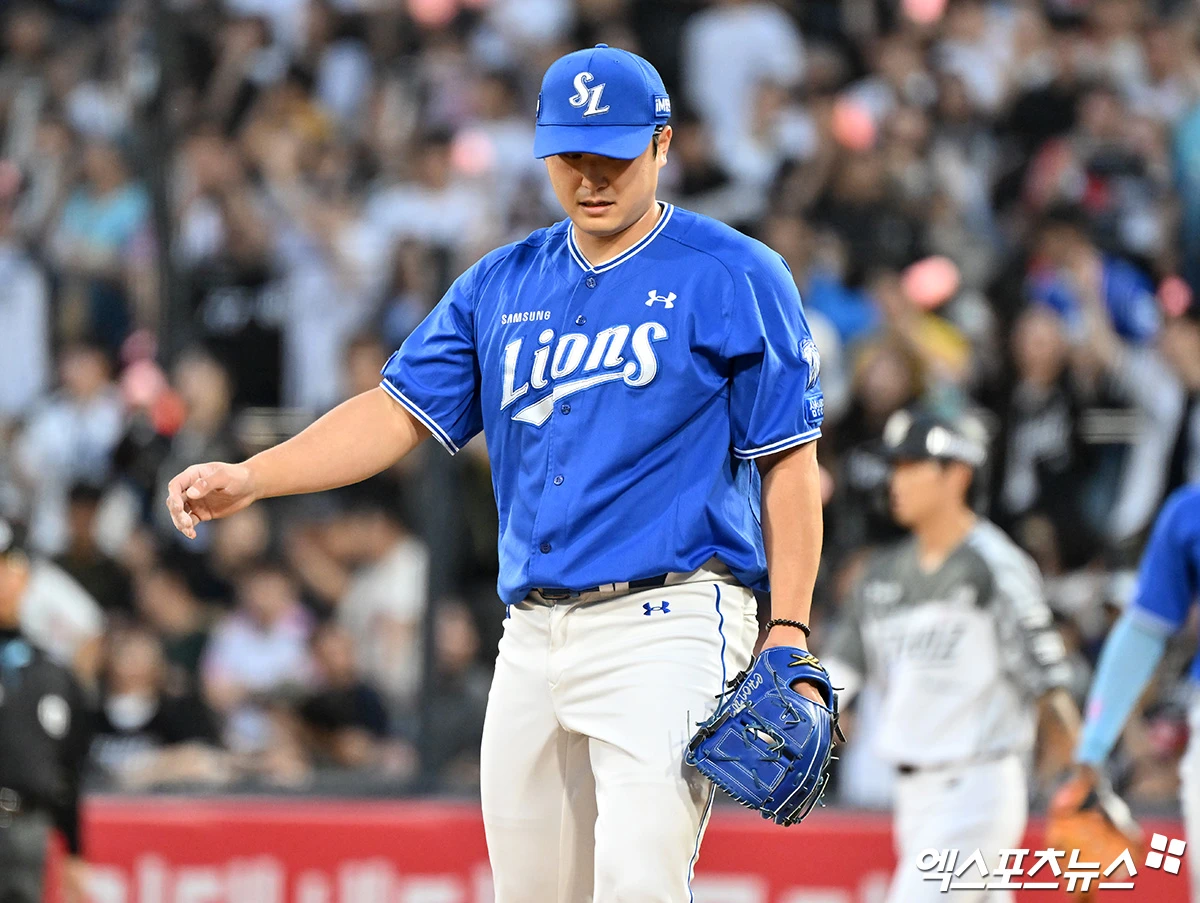 9일 오후 수원KT위즈파크에서 열린 '2026 신한 SOL Bank KBO리그' 삼성 라이온즈와 KT 위즈의 경기, 3회말 무사 만루 삼성 최원태가 KT 힐리어드에게 밀어내기 볼넷을 허용한 후 아쉬워하고 있다. 엑스포츠뉴스 DB