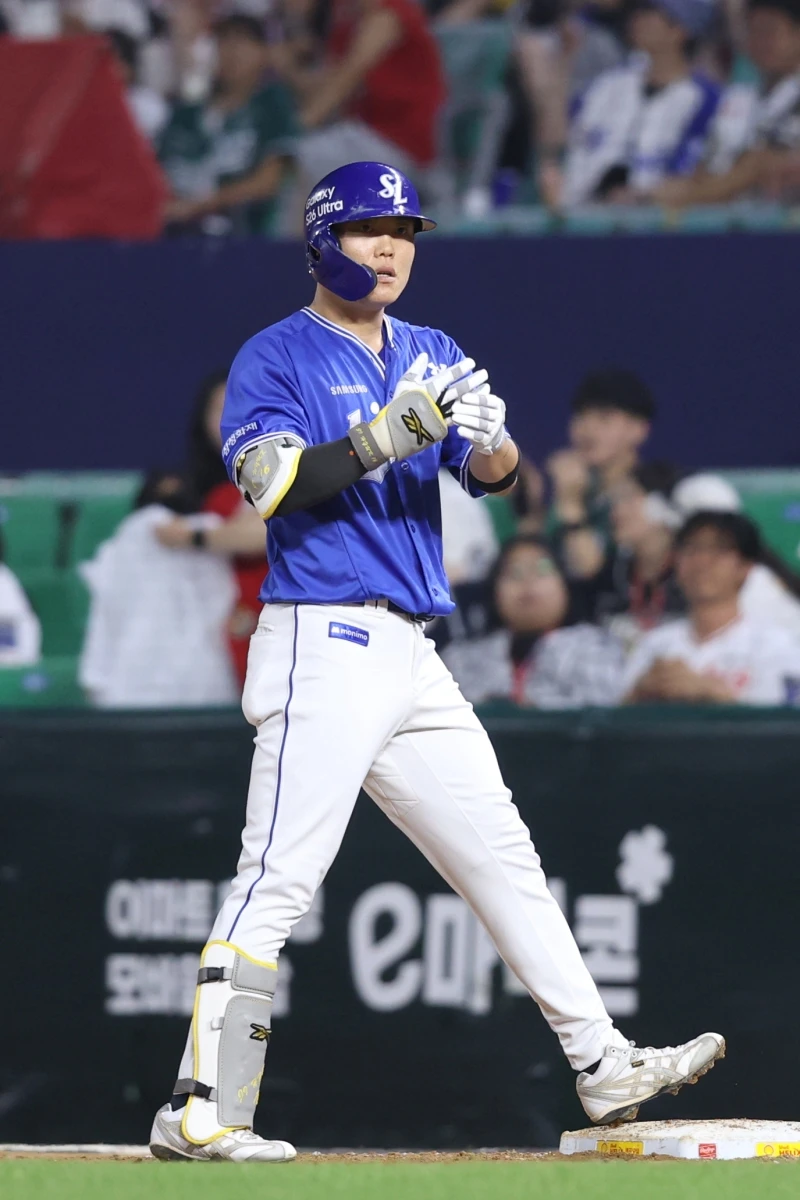 5일 오후 인천SSG랜더스필드에서 열린 '2026 신한 SOL KBO리그' 삼성 라이온즈와 SSG 랜더스의 경기, 7회초 2사 만루 삼성 류지혁이 2타점 적시타를 날린 뒤 세리머니를 하고 있다. 삼성 라이온즈
